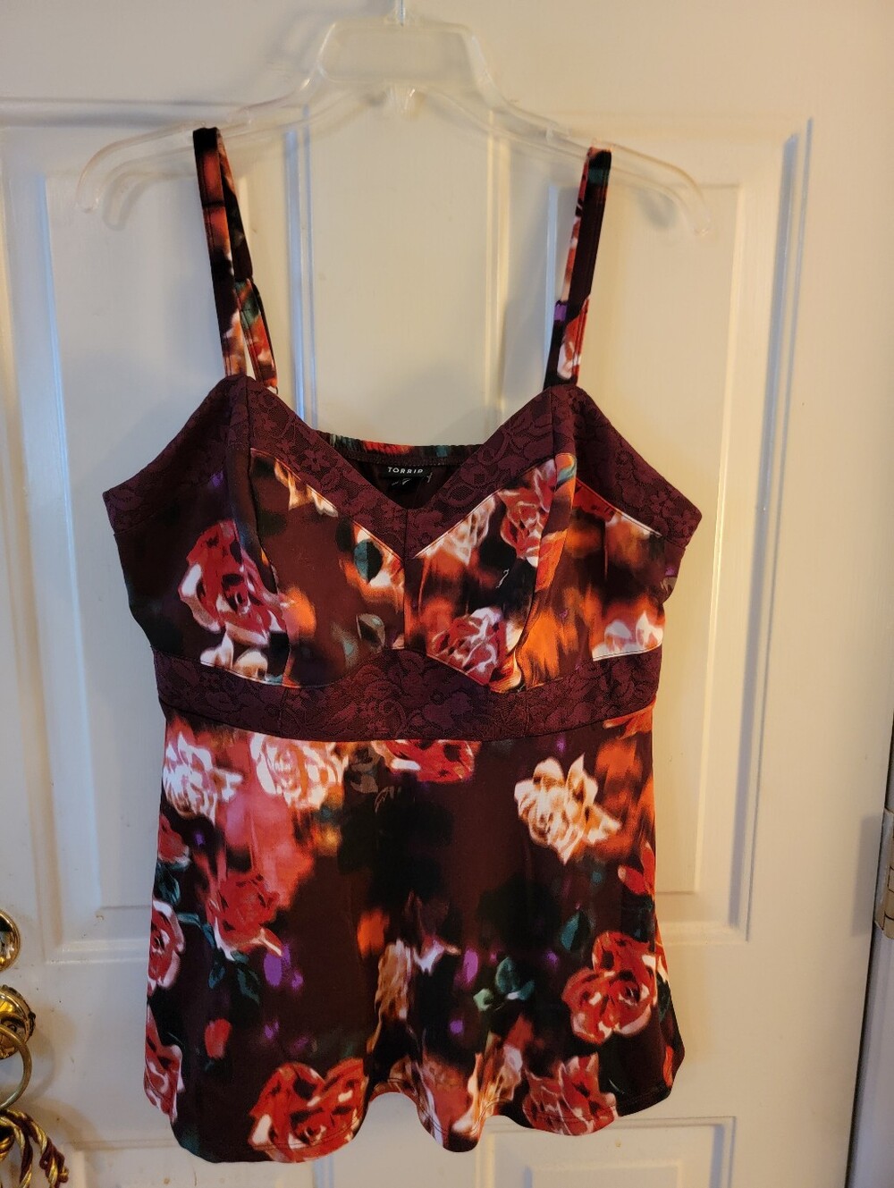 Torrid Nwt plum floral lace-trim cami in deep plum with red and cream accents
